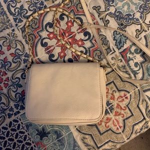 Cute cream crossbody purse ✨⚡️🌊